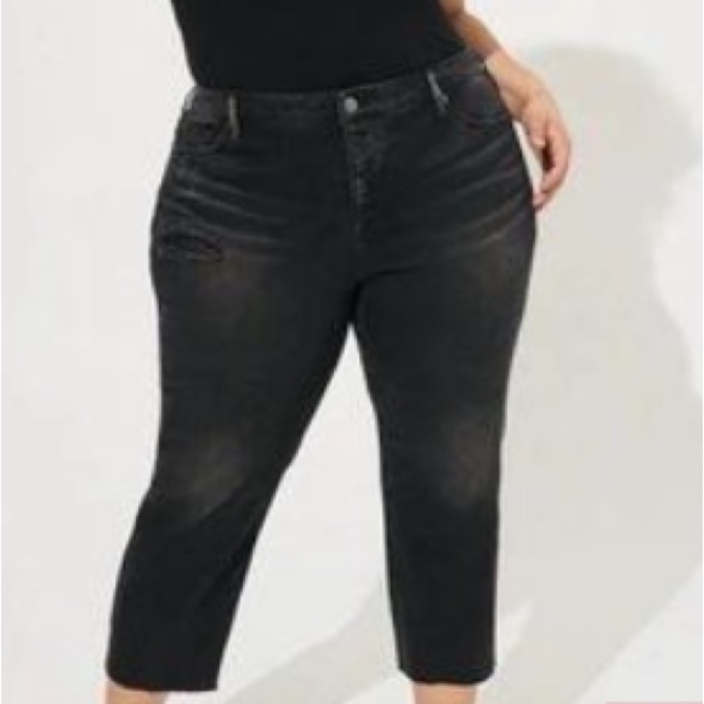 NEW Torrid crop boyfriend straight classic denim mid rise jeans plus size 24